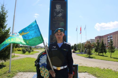 Сегодня в Азнакаево состоялся митинг, посвящённый Дню воздушно-десантных войск