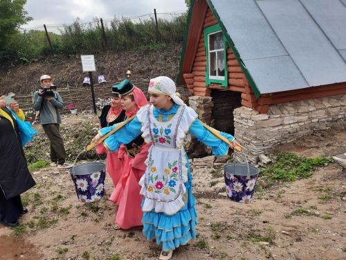 Колый чишмәсе гасырлар аша янә үз янына җыйды