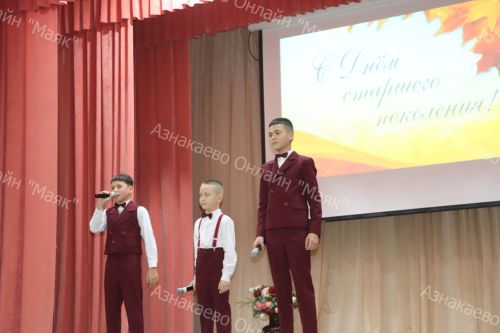Өлкәннәр көне уңаеннан районда төрледән-төрле чаралар уза