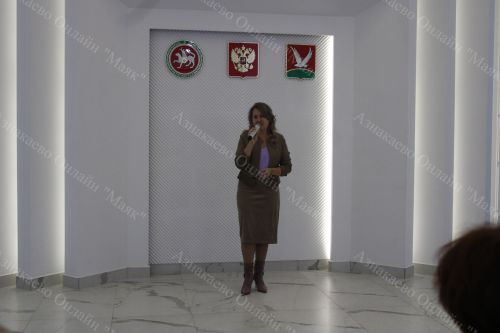 Азнакайда тантаналы рәвештә күп балалы гаиләләргә таныклыклар тапшырдылар