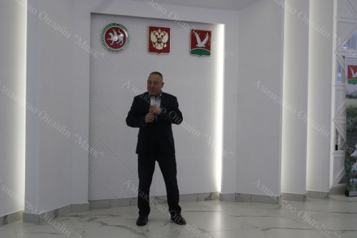 Азнакайда тантаналы рәвештә күп балалы гаиләләргә таныклыклар тапшырдылар