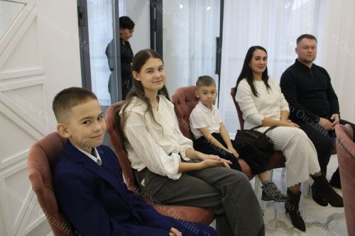 Азнакайда тантаналы рәвештә күп балалы гаиләләргә таныклыклар тапшырдылар