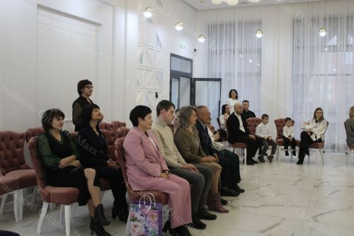 Азнакайда тантаналы рәвештә күп балалы гаиләләргә таныклыклар тапшырдылар
