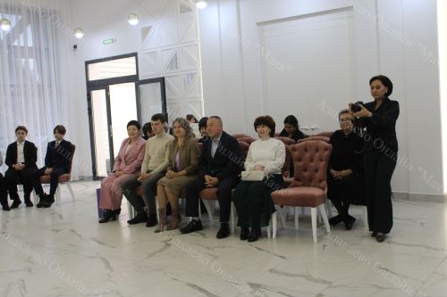 Азнакайда тантаналы рәвештә күп балалы гаиләләргә таныклыклар тапшырдылар