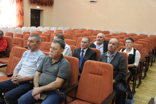 В Азнакаевской школе № 1 чествовали отцов героев