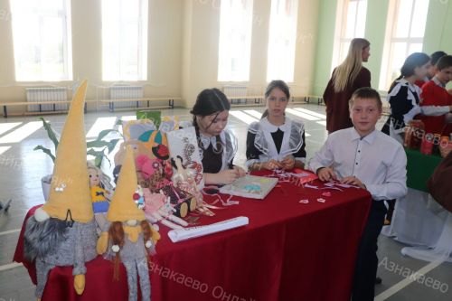 Азнакайда өлкән яшьтәге укытучыларны хөрмәтләделәр