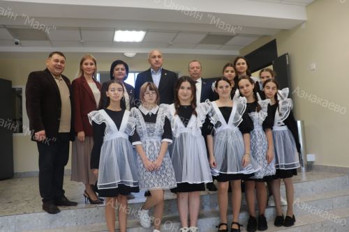 Азнакайда өлкән яшьтәге укытучыларны хөрмәтләделәр