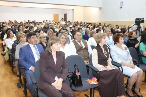 В Азнакаево прошел праздник ко Дню учителя