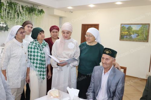 Зәкиев Тәлгать Зәки улы 90 яшьлек юбилее уңаеннан котлаулар кабул итте