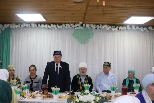 Азнакайда солдат әниләре белән очрашу узды