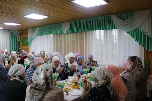 Азнакайда солдат әниләре белән очрашу узды