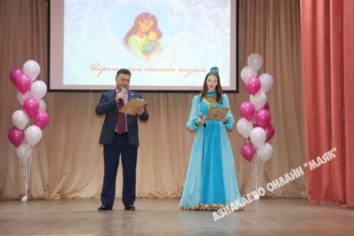Азнакайда әниләрне хөрмәтләделәр