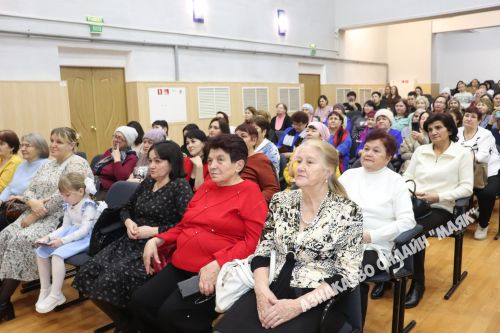 Азнакайда әниләрне хөрмәтләделәр