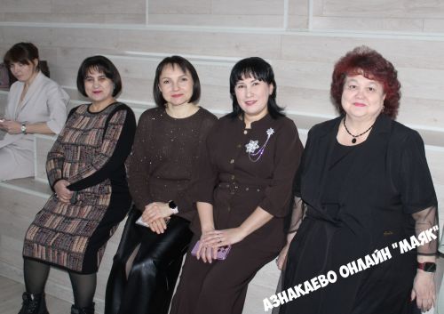 Подведение итогов с директорами СОШ и заведующими детских садов Азнакаевского района