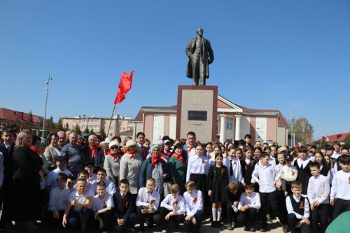 В Азнакаево почтили память Владимира Ильича Ленина