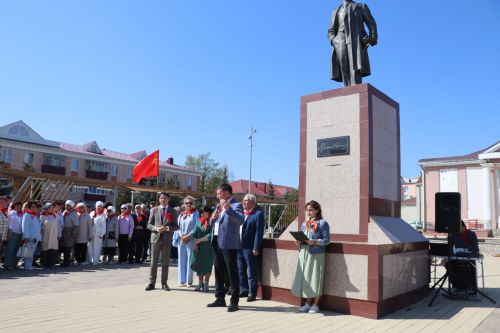 В Азнакаево почтили память Владимира Ильича Ленина