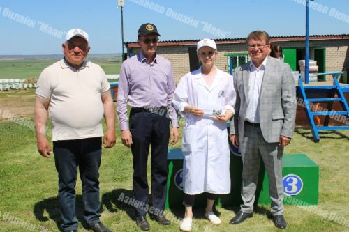 Азнакай районында сыер савучылар һәм төхнологлар бәйгесе үтте