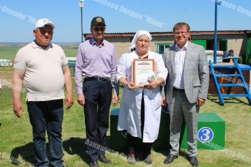 Азнакай районында сыер савучылар һәм төхнологлар бәйгесе үтте
