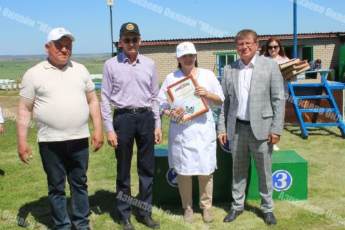 Азнакай районында сыер савучылар һәм төхнологлар бәйгесе үтте