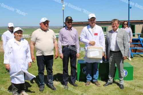 Азнакай районында сыер савучылар һәм төхнологлар бәйгесе үтте