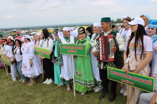 В Азнакаево прошел фестиваль «Чатыр тауда җыен»