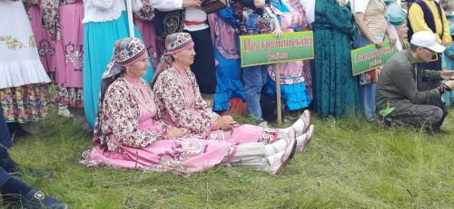 В Азнакаево прошел фестиваль «Чатыр тауда җыен»