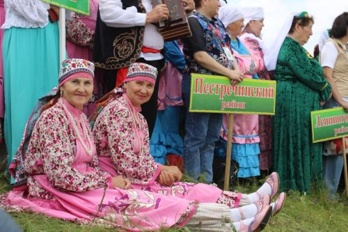 В Азнакаево прошел фестиваль «Чатыр тауда җыен»