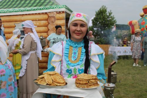 В Азнакаево прошел фестиваль «Чатыр тауда җыен»