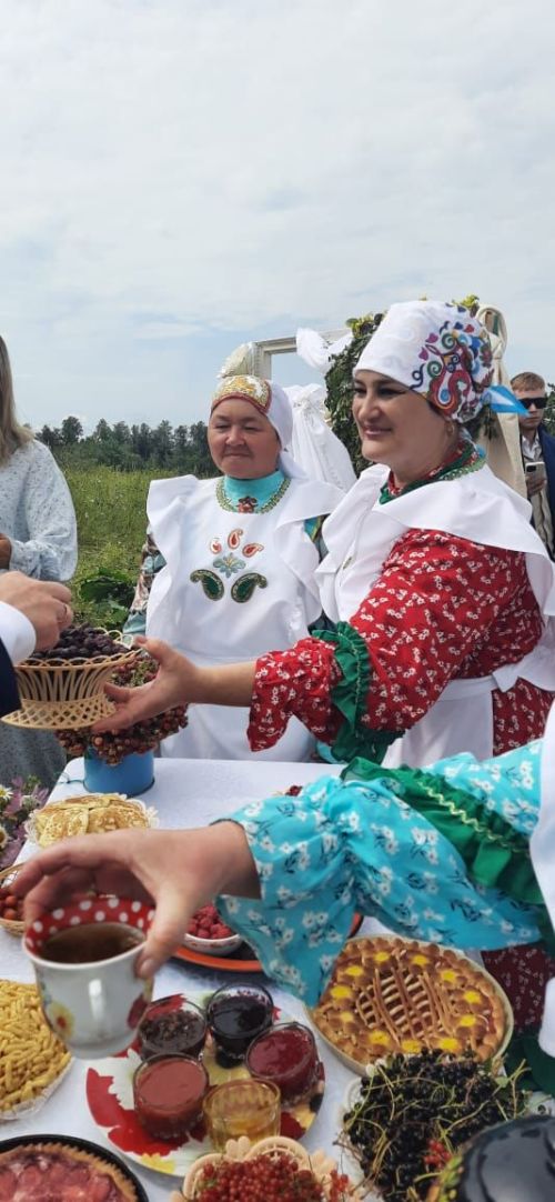 В Азнакаево прошел фестиваль «Чатыр тауда җыен»