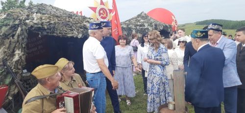 В Азнакаево прошел фестиваль «Чатыр тауда җыен»