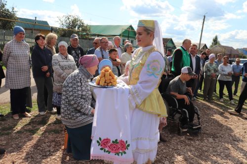 Актүбә бистәсендә “Харис” чишмәсен ачу тантанасы булды Тулырак: https://aznakaevo-rt.ru/news/tugan-iak/aktuba-bistasenda-ianartylgannan-son-xaris-cismasen-acu-tantanasy-buldy