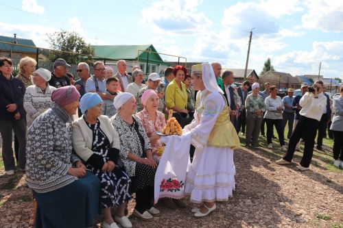 Актүбә бистәсендә “Харис” чишмәсен ачу тантанасы булды Тулырак: https://aznakaevo-rt.ru/news/tugan-iak/aktuba-bistasenda-ianartylgannan-son-xaris-cismasen-acu-tantanasy-buldy