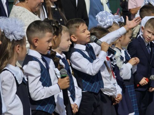 Торжественная линейка в Азнакаевской гимназии