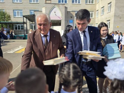 Торжественная линейка в Азнакаевской гимназии