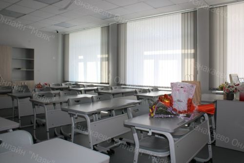 Азнакайның 7 нче мәктәбе укучылары яңа уку елын яңа мәктәптә каршы алдылар