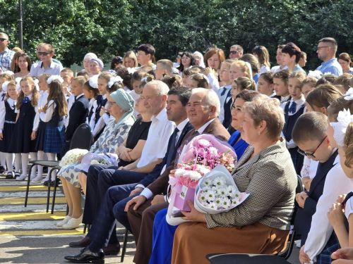 Торжественная линейка в Азнакаевской гимназии