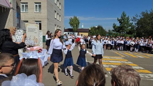 Торжественная линейка в Азнакаевской гимназии