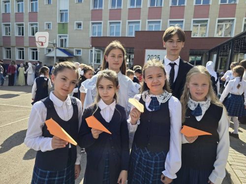 Торжественная линейка в Азнакаевской гимназии