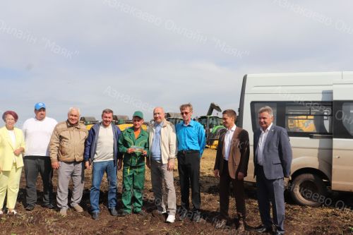 Татарстан Республикасы Премьер-министр урынбасары, ТР авыл хуҗалыгы һәм азык-төлек министры Марат Җәббаров эш визиты белән Азнакай районында булды