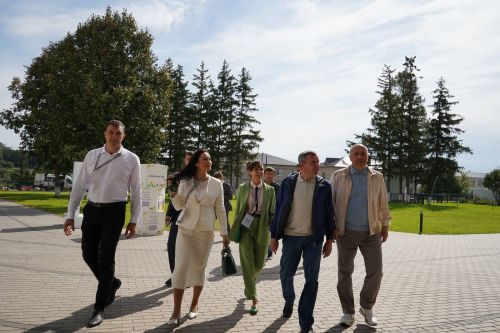 Татарстан Республикасы Премьер-министр урынбасары, ТР авыл хуҗалыгы һәм азык-төлек министры Марат Җәббаров эш визиты белән Азнакай районында булды