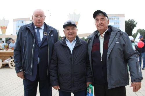 Азнакайлылар Республика, Шәһәр, Нефтьчеләр көннәрен бәйрәм итә