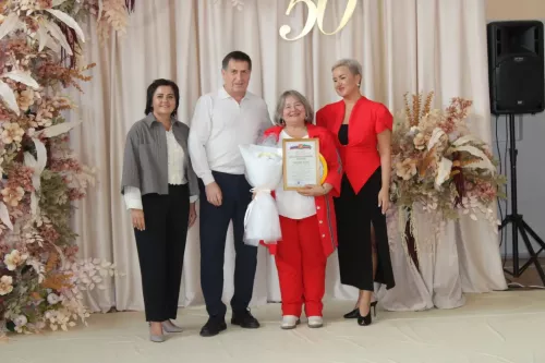 Бер мәктәп – меңләгән язмыш: Азнакайның 6 нчы мәктәбе 50 еллык юбилеен билгеләп үтте