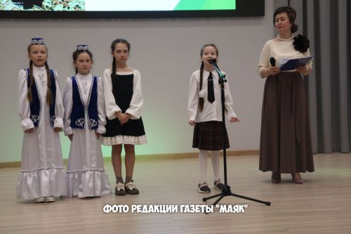 Азнакай шагыйрәсе Сәрвәр Хәнипованың 9 нчы китабы табадан төште