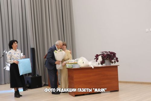Азнакай шагыйрәсе Сәрвәр Хәнипованың 9 нчы китабы табадан төште