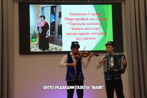 Азнакай шагыйрәсе Сәрвәр Хәнипованың 9 нчы китабы табадан төште