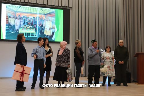 Азнакай шагыйрәсе Сәрвәр Хәнипованың 9 нчы китабы табадан төште