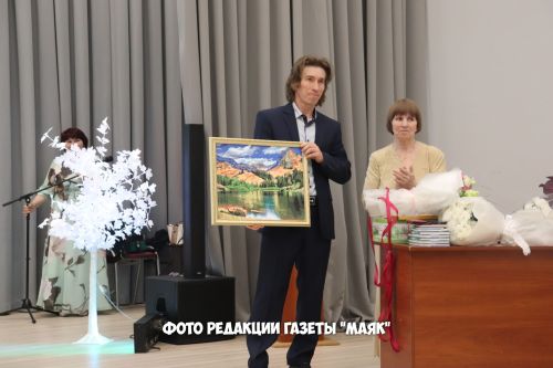 Азнакай шагыйрәсе Сәрвәр Хәнипованың 9 нчы китабы табадан төште