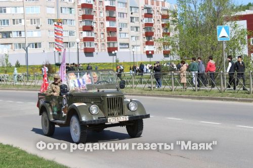 Азнакайда Билгесез солдат һәйкәленә чәчәкләр салынды
