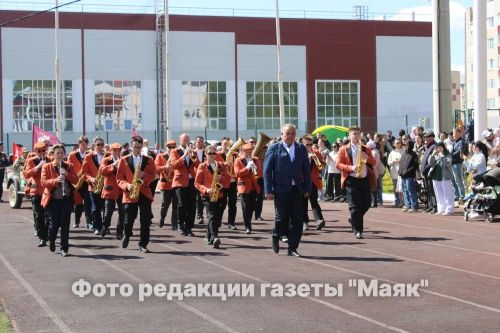 Азнакайда Билгесез солдат һәйкәленә чәчәкләр салынды