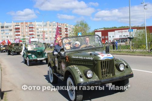 Азнакайда Билгесез солдат һәйкәленә чәчәкләр салынды